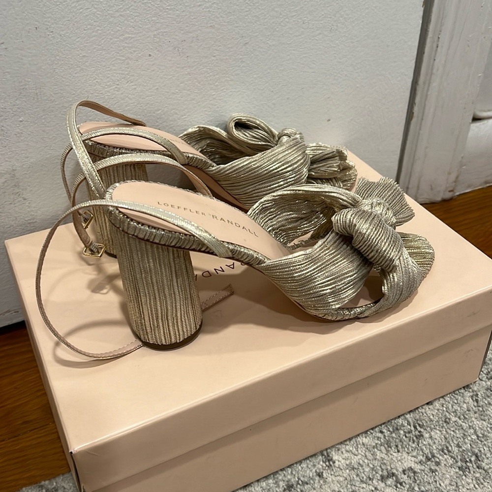 Loeffler Randall Camellia size 8